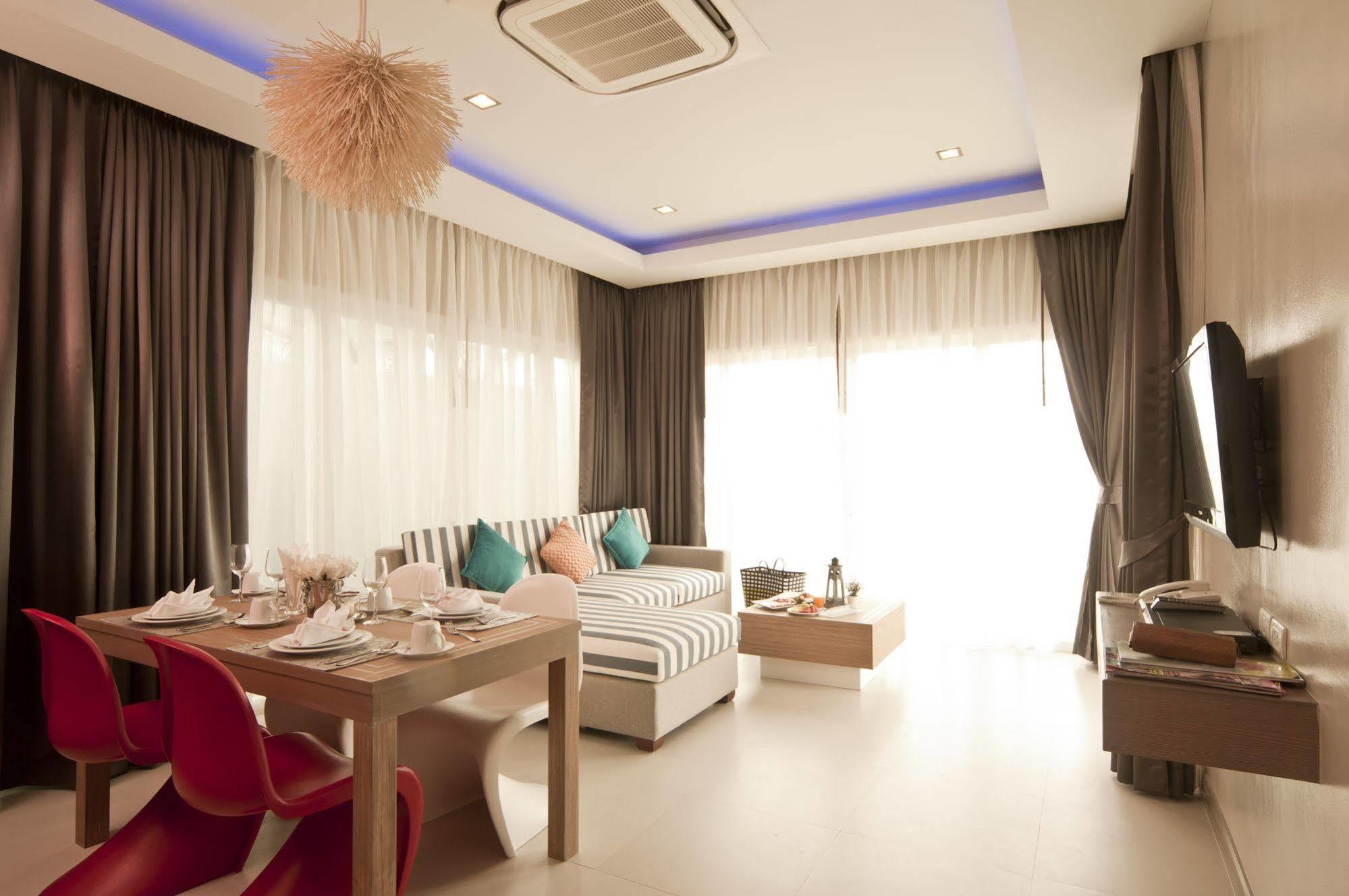 Ratana Apart Hotel Kamala Bagian luar foto