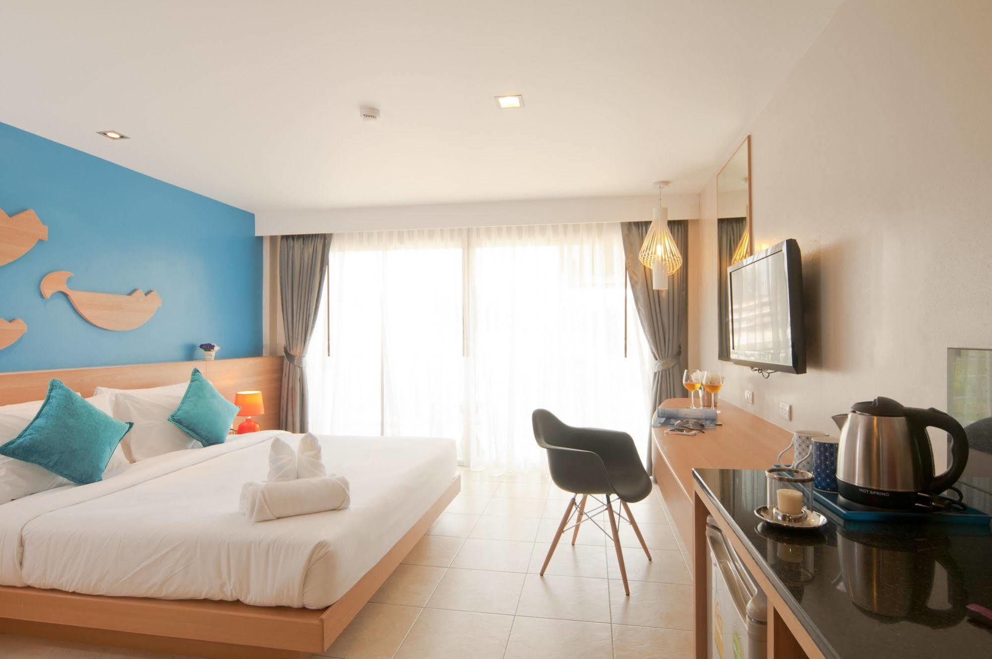 Ratana Apart Hotel Kamala Bagian luar foto