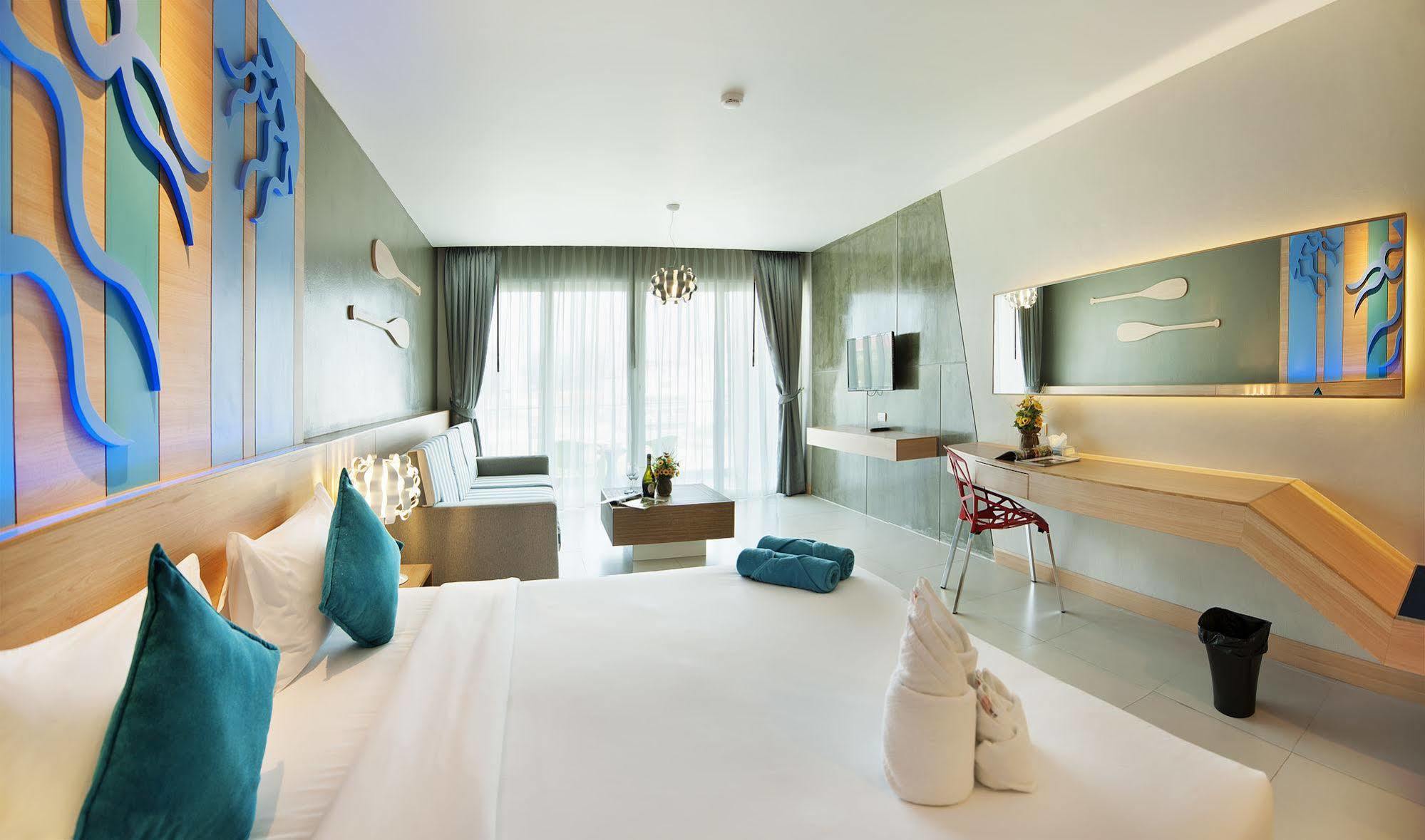 Ratana Apart Hotel Kamala Bagian luar foto