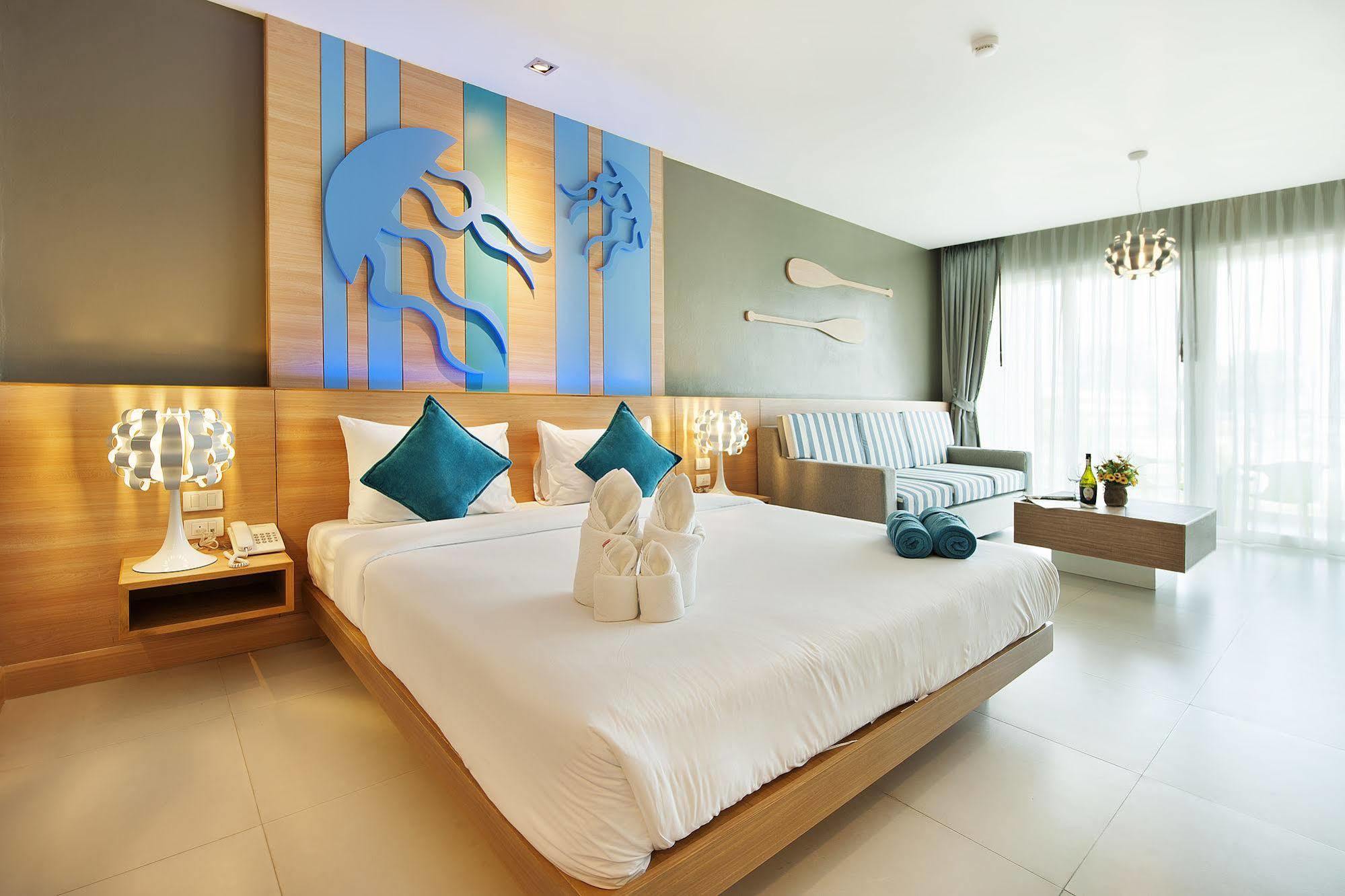 Ratana Apart Hotel Kamala Bagian luar foto