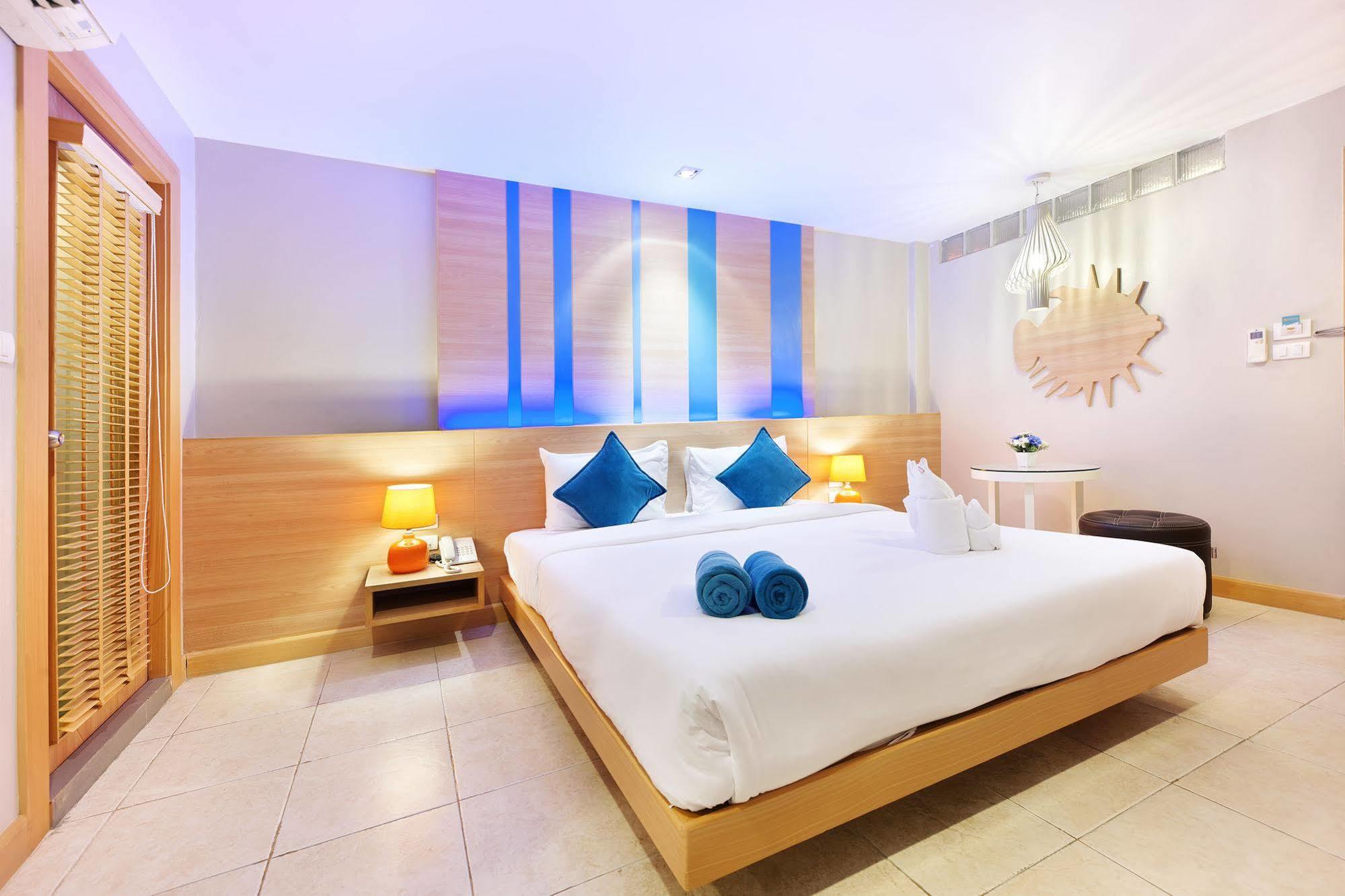 Ratana Apart Hotel Kamala Bagian luar foto