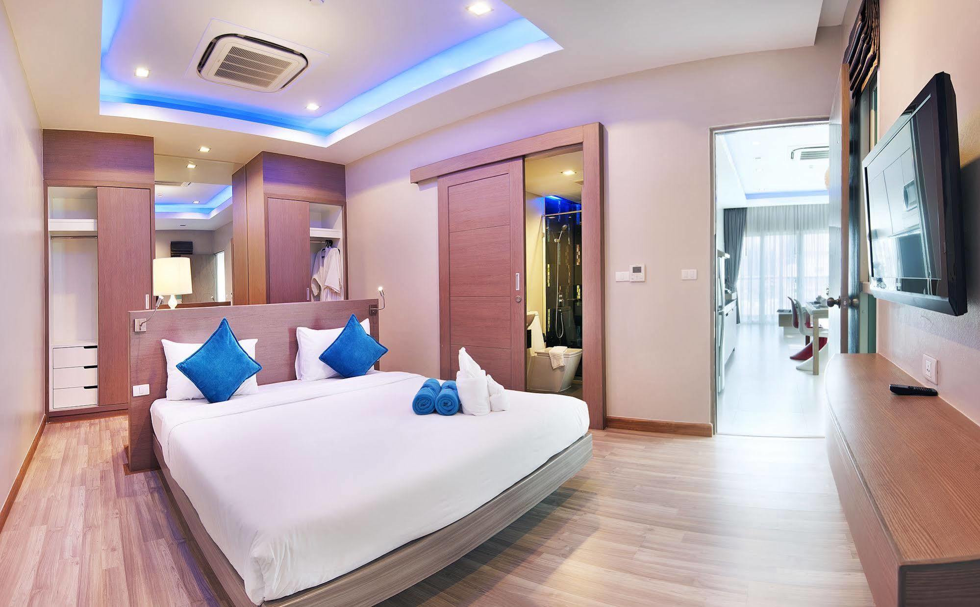 Ratana Apart Hotel Kamala Bagian luar foto
