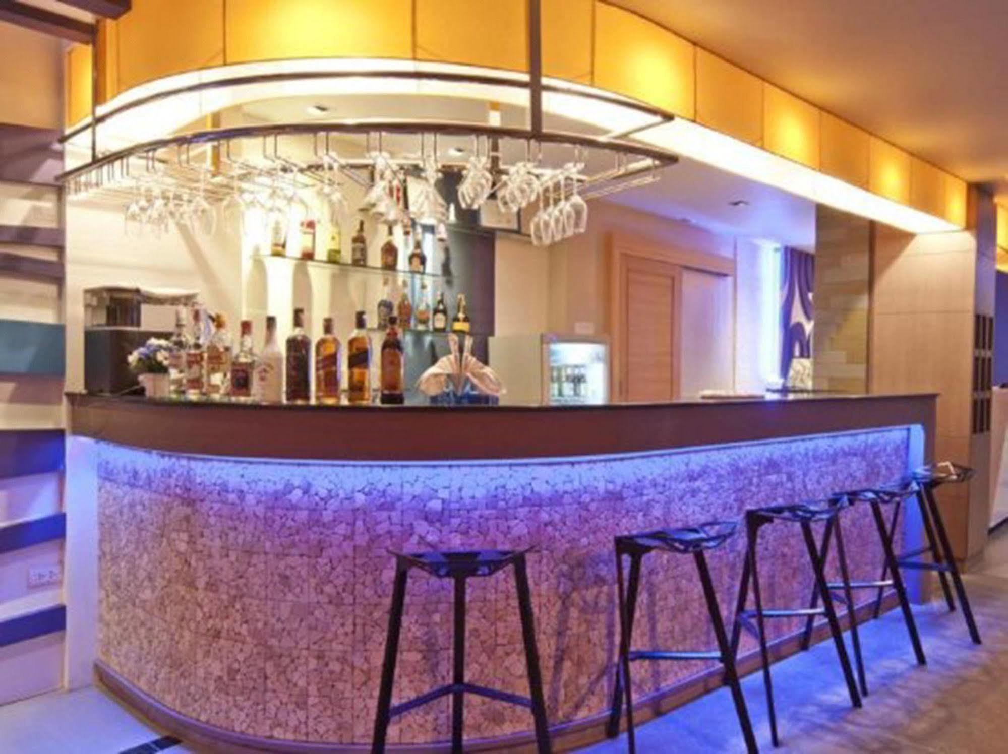 Ratana Apart Hotel Kamala Bagian luar foto