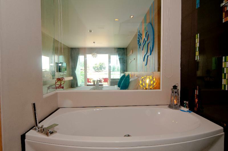 Ratana Apart Hotel Kamala Bagian luar foto